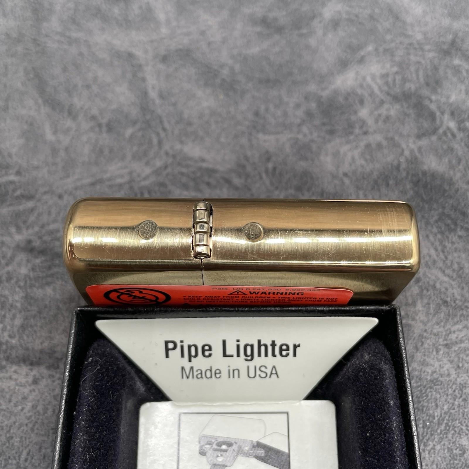 Zippo Pipe Lighter - Pipe in Hand 204B ( D Zippo 13 )