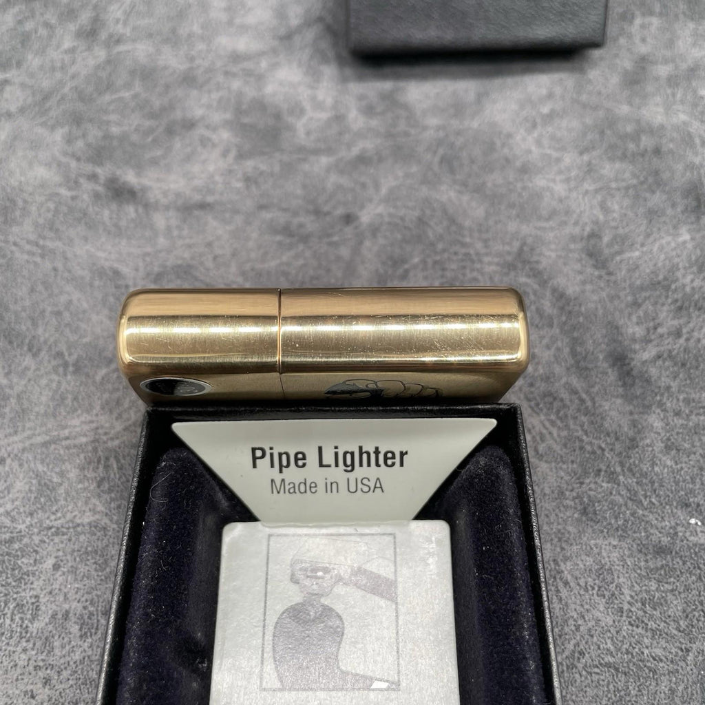 Zippo Pipe Lighter - Pipe in Hand 204B ( D Zippo 13 )