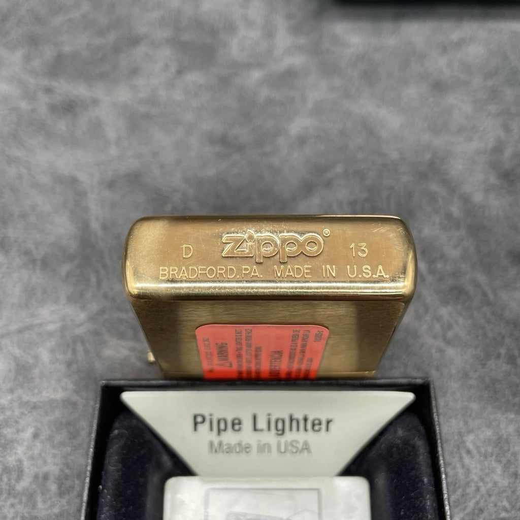 Zippo Pipe Lighter - Pipe in Hand 204B ( D Zippo 13 )