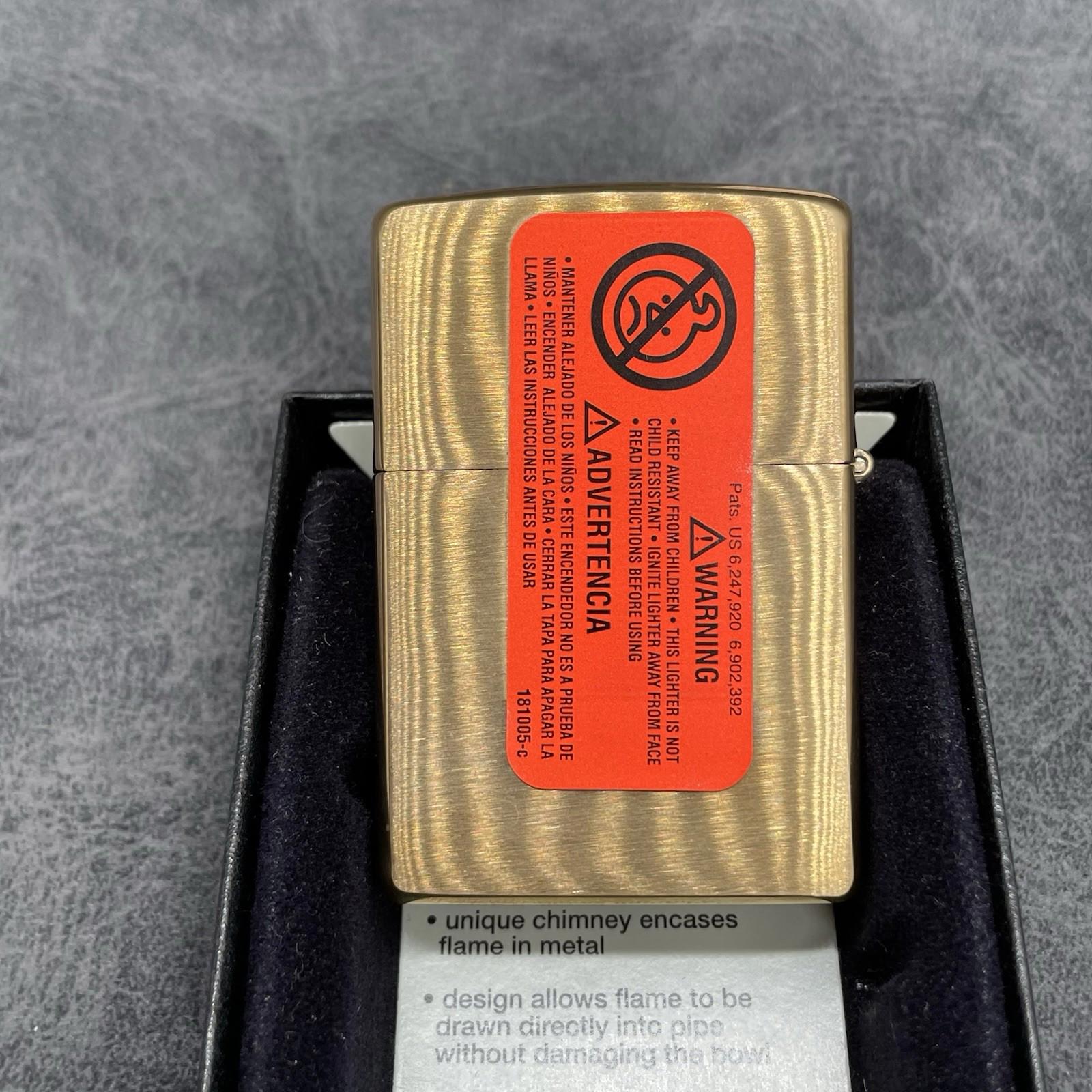 Zippo Pipe Lighter - Pipe in Hand 204B ( D Zippo 13 )